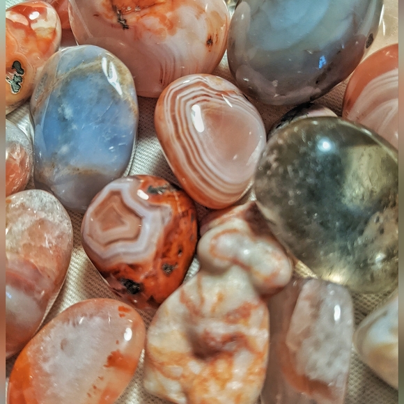 L CRYSTAL MYSTERY BOX ( $380-580 retail value) - Picture 5 of 12